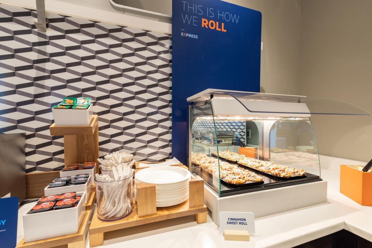 Holiday Inn Express Chicago - Magnificent Mile By Ihg Exteriör bild