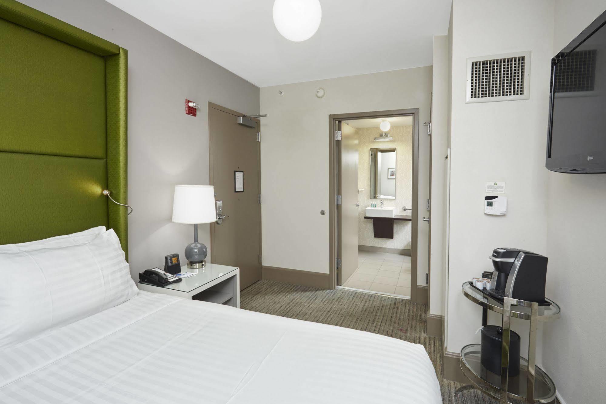 Holiday Inn Express Chicago - Magnificent Mile By Ihg Exteriör bild