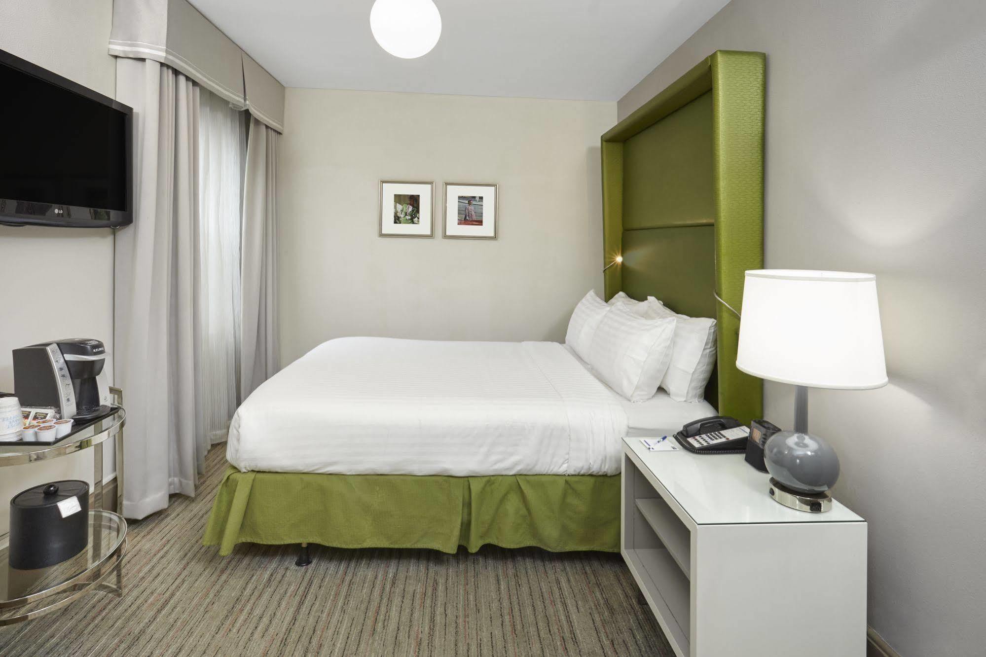 Holiday Inn Express Chicago - Magnificent Mile By Ihg Exteriör bild