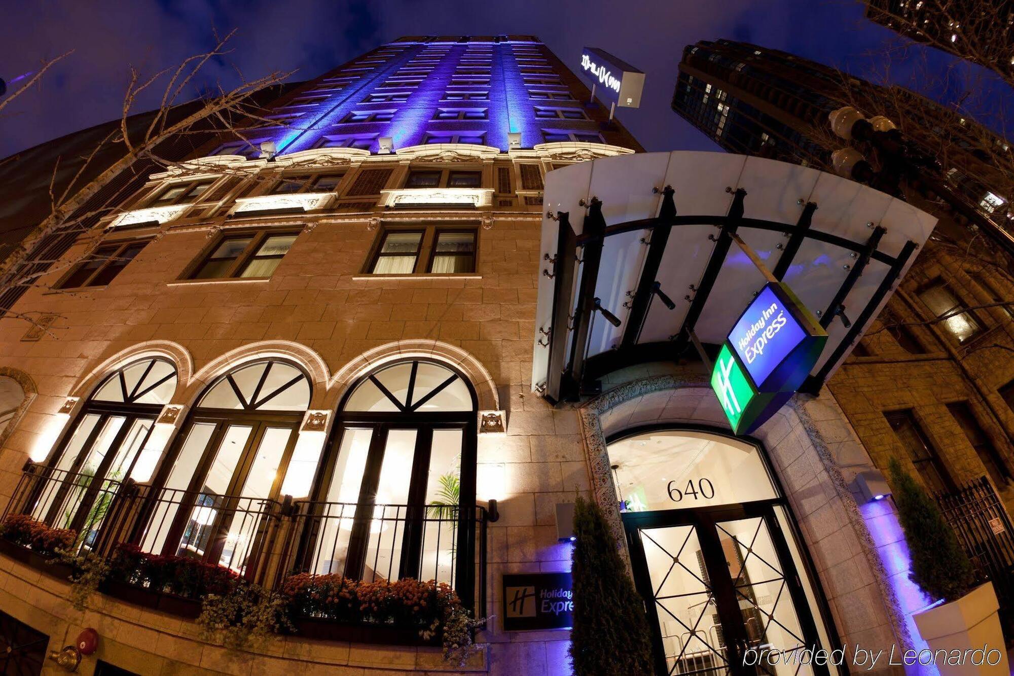 Holiday Inn Express Chicago - Magnificent Mile By Ihg Exteriör bild