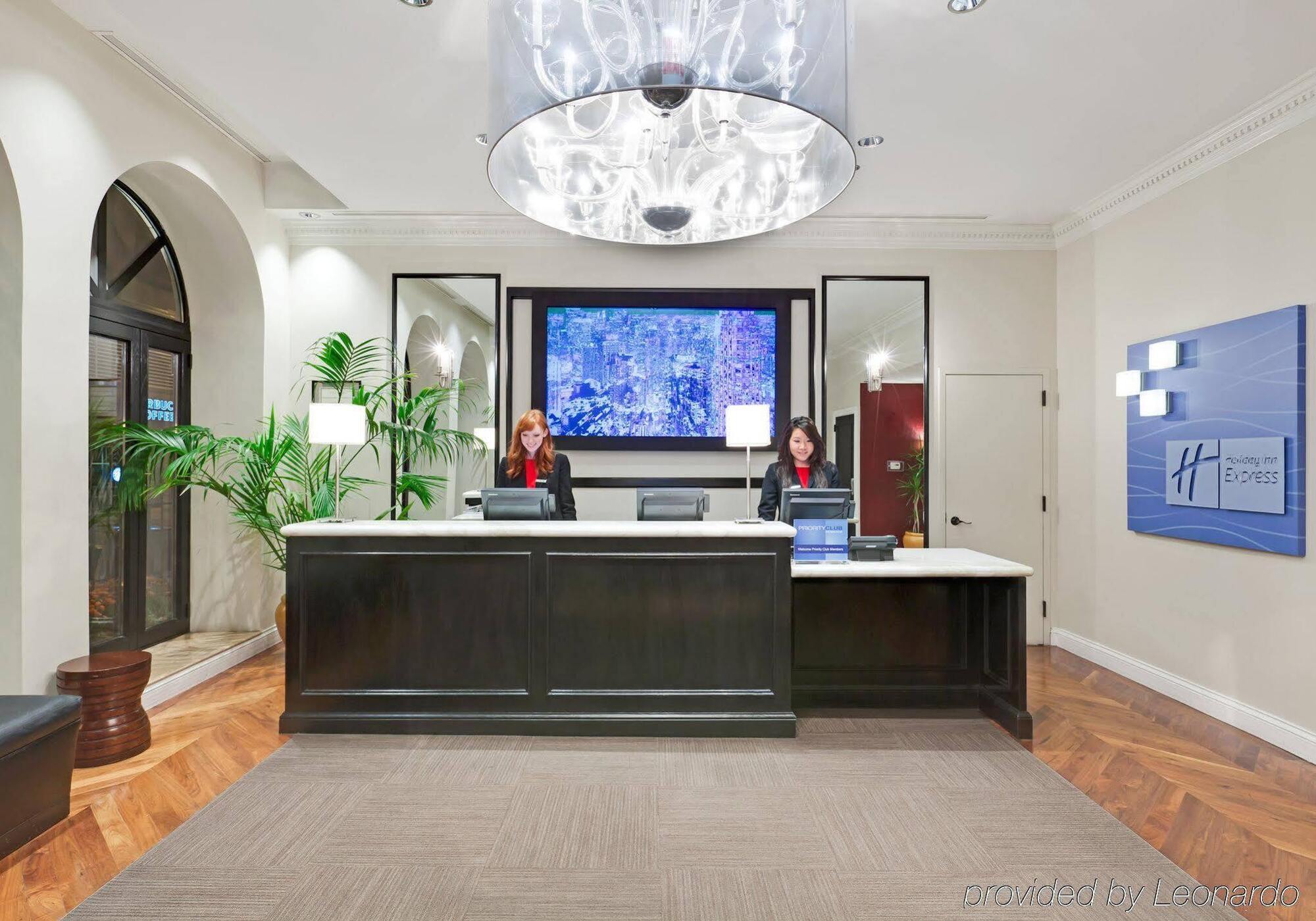 Holiday Inn Express Chicago - Magnificent Mile By Ihg Exteriör bild
